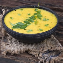 chief’s kooltastic kadhi (yellow curry)